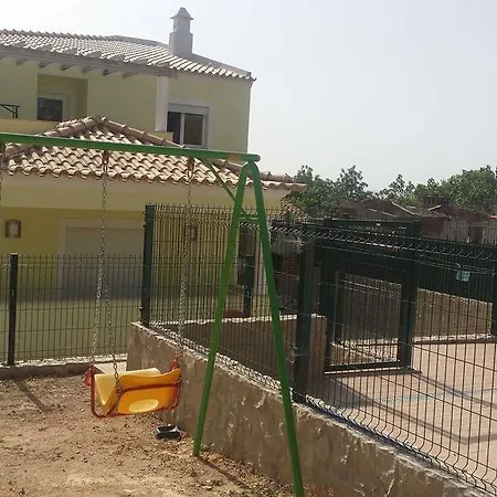 Moradia Com Piscina Сasa de vacaciones *