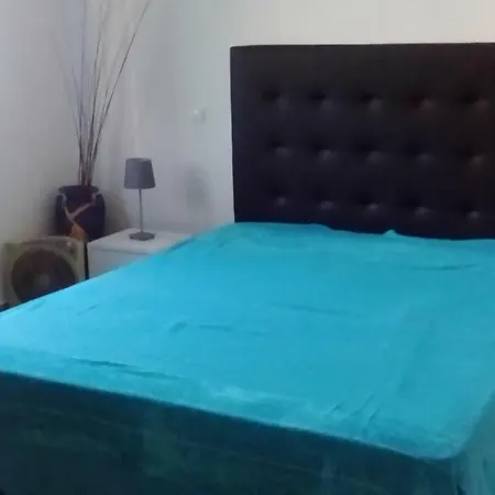 Moradia Com Piscina Paderne (Faro)